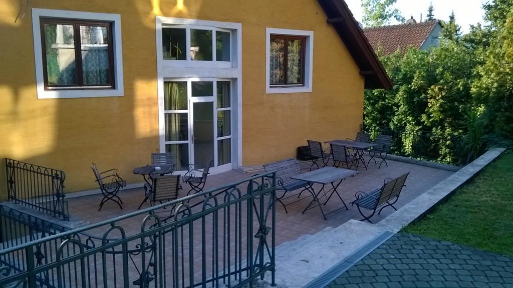 Nr 100 Szentendre Hotel Panzio Szolgaltatasok Exterior foto