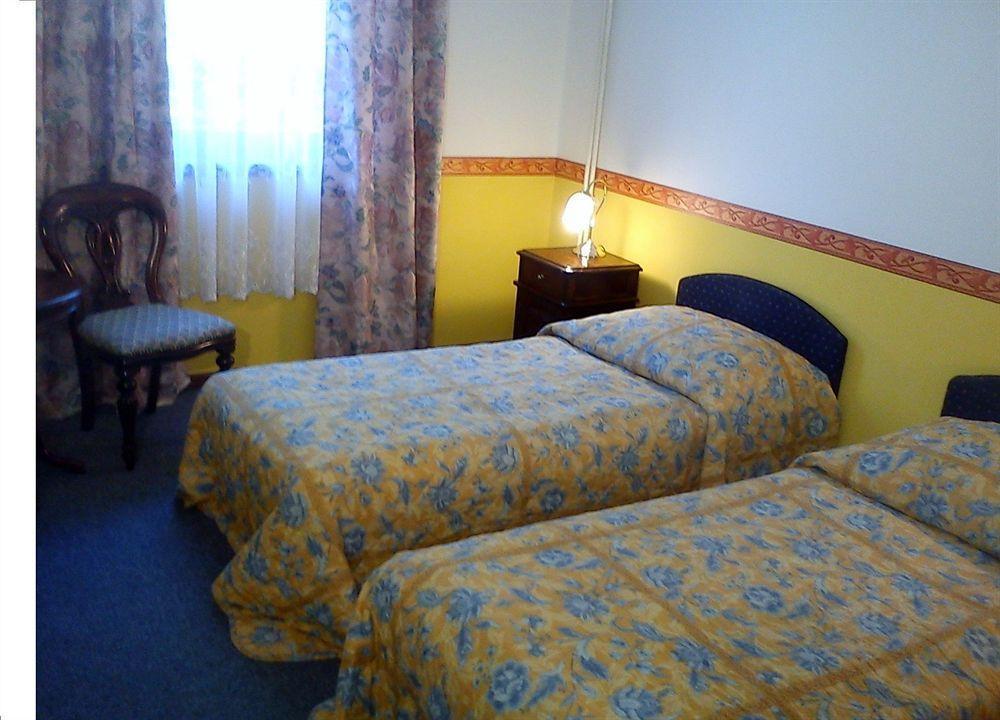 Nr 100 Szentendre Hotel Panzio Szolgaltatasok Exterior foto